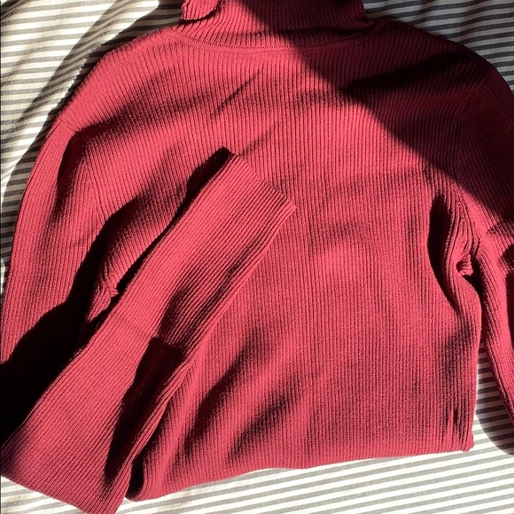red turtle neck! - Picture 4 of 4
